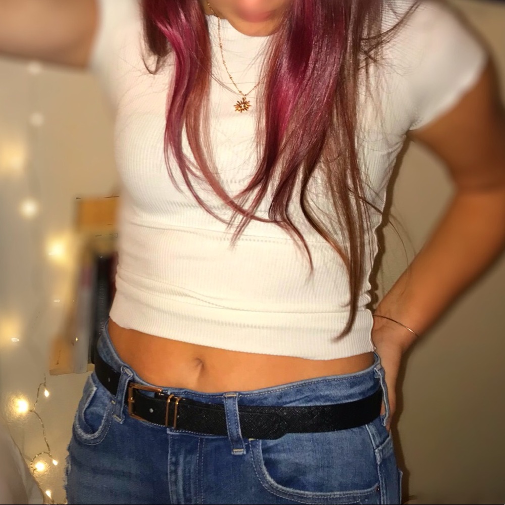 White short sleeve shirt with cute neck line